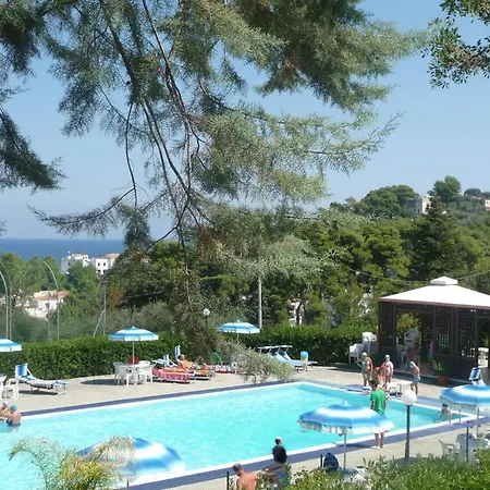 Happy Camp Mobile Homes In Villaggio Internazionale Campsite *
